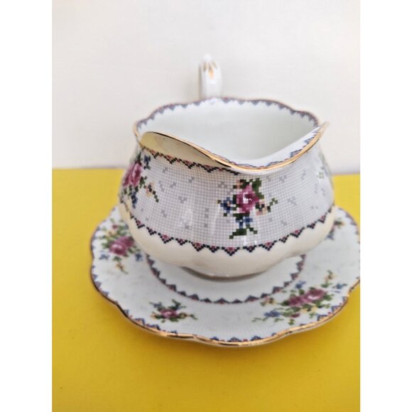 Royal Albert Petit Point Large Gravy Boat with Underplate 1970's - Picture 2 of 13